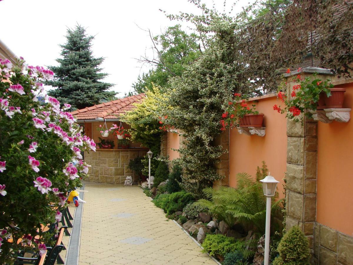 Penzión KORMOŠ Štúrovo Exterior foto